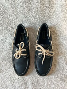 London Fog Black Leather Boat Shoes with Cream Laces